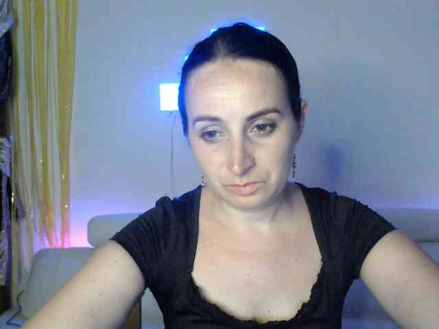 Modella: UWillMarryMyAss