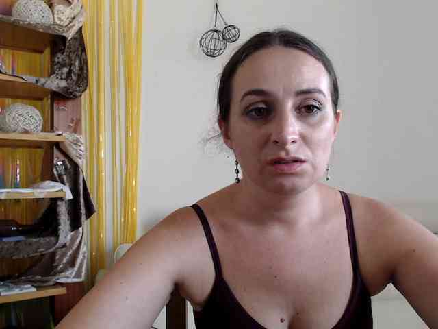 Modella: UWillMarryMyAss