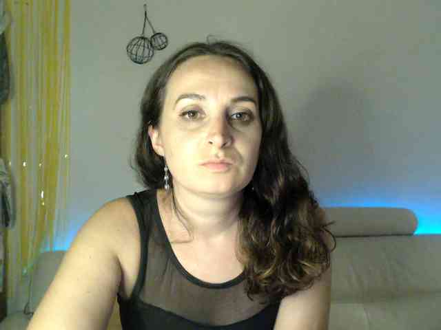 Modella: UWillMarryMyAss