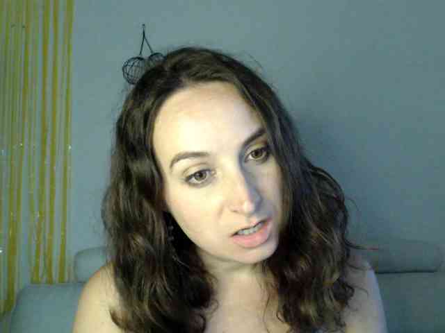 Modella: UWillMarryMyAss