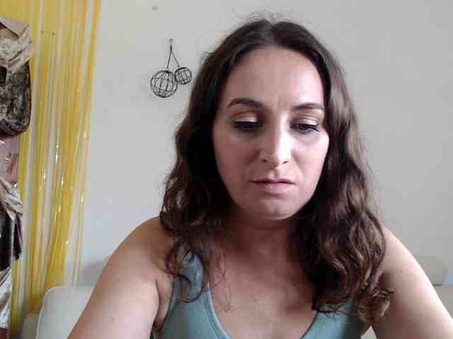 Modella: UWillMarryMyAss