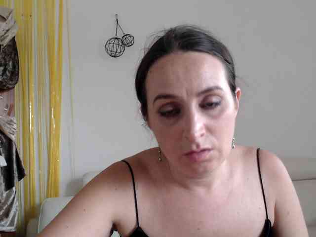 Modella: UWillMarryMyAss