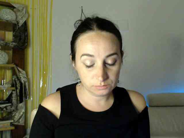 Modella: UWillMarryMyAss