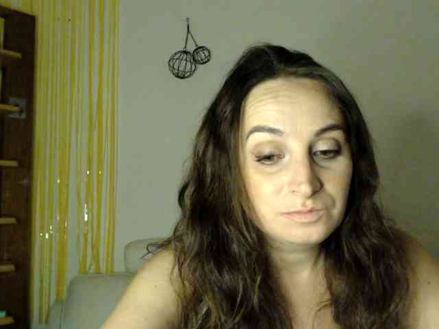 Modella: UWillMarryMyAss