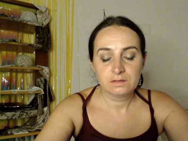 Modella: UWillMarryMyAss