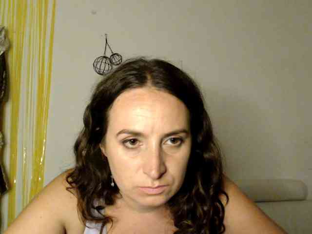 Modella: UWillMarryMyAss