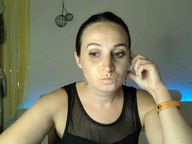 Modella: UWillMarryMyAss