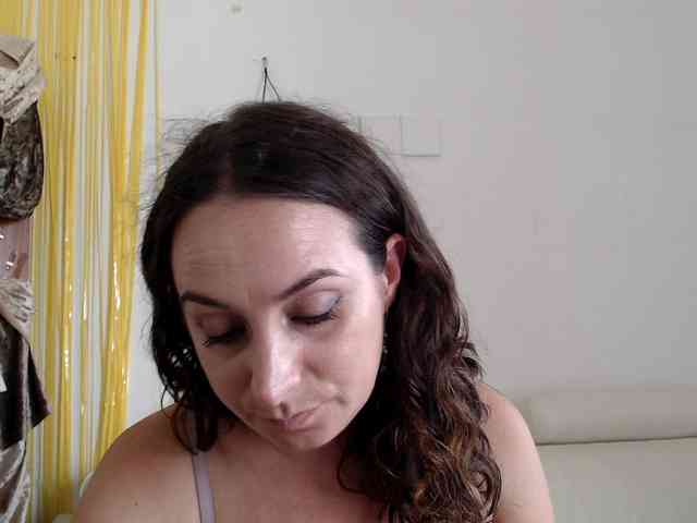 Modella: UWillMarryMyAss