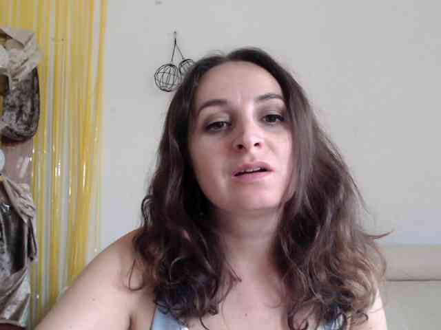 Modella: UWillMarryMyAss