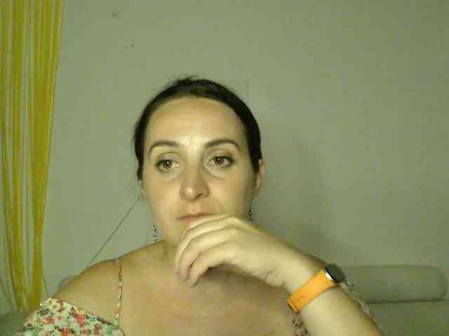 Modella: UWillMarryMyAss