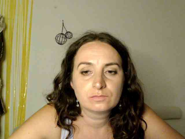 Modella: UWillMarryMyAss