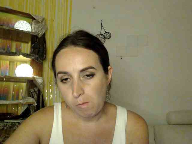 Modella: UWillMarryMyAss