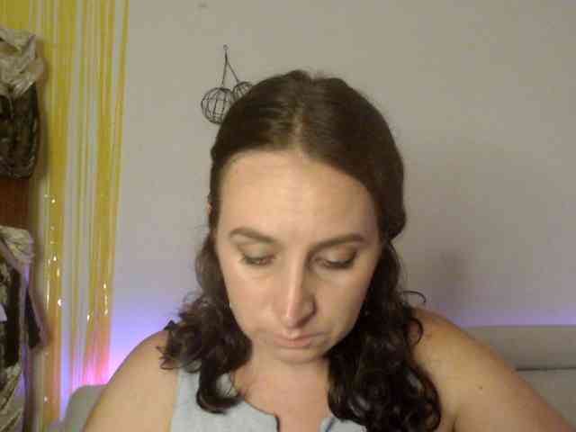 Modella: UWillMarryMyAss
