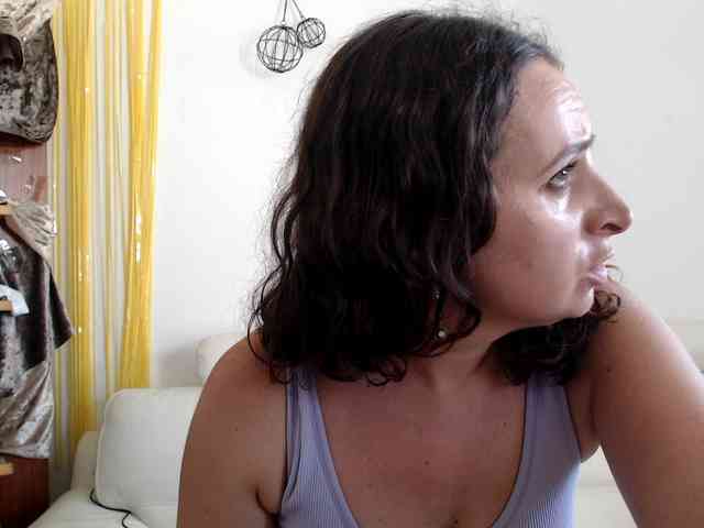 Modella: UWillMarryMyAss