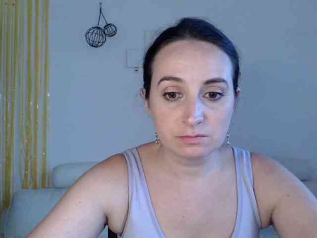 Modella: UWillMarryMyAss