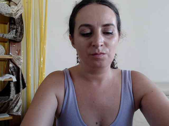 Modella: UWillMarryMyAss