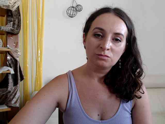 Modella: UWillMarryMyAss