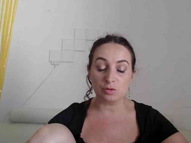 Modella: UWillMarryMyAss