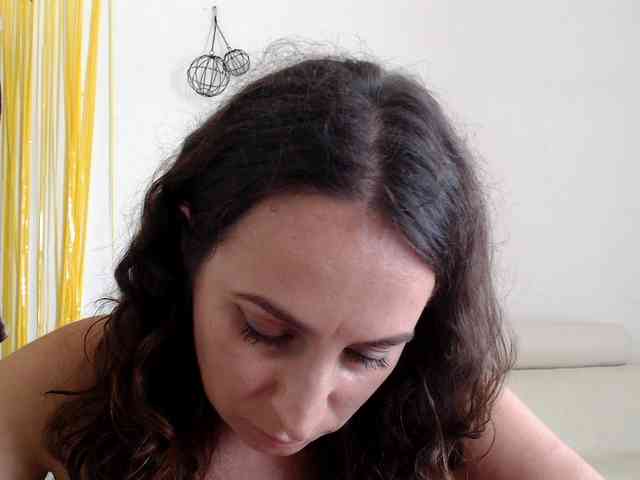 Modella: UWillMarryMyAss