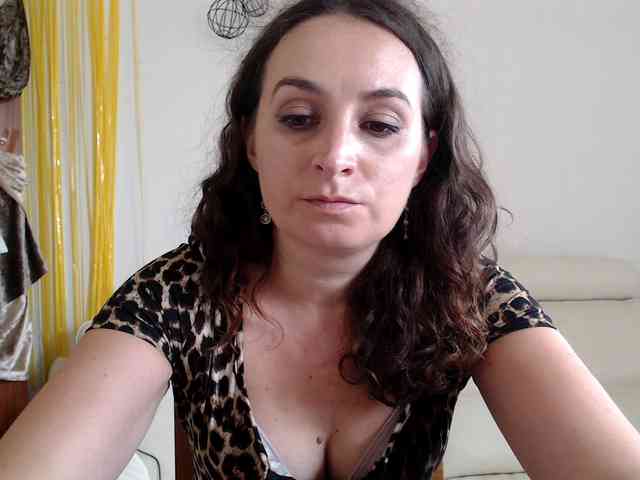 Modella: UWillMarryMyAss