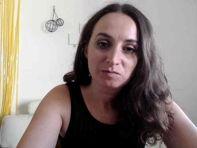 Modella: UWillMarryMyAss