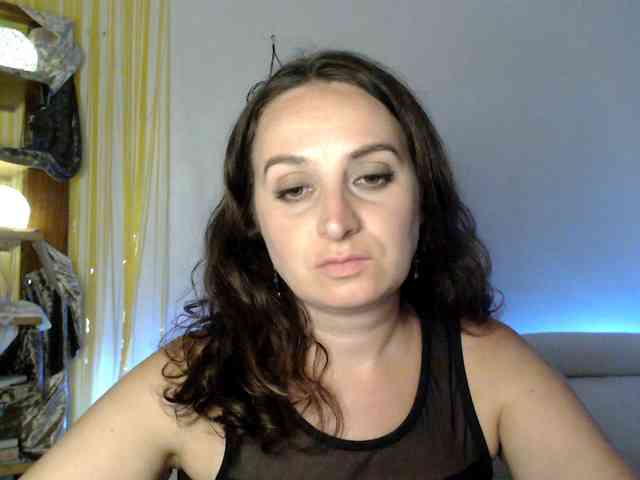 Modella: UWillMarryMyAss