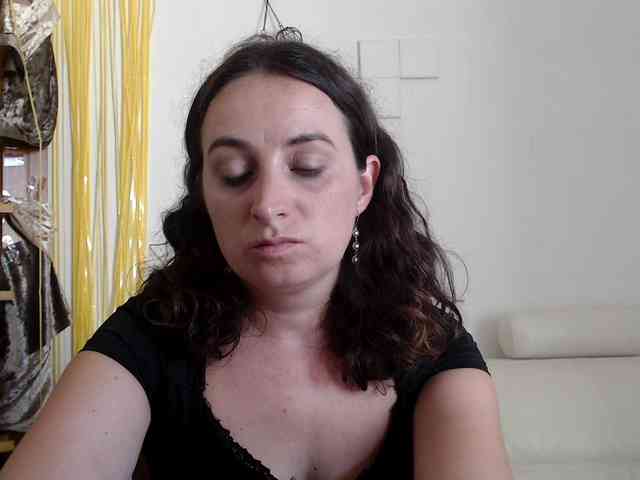 Modella: UWillMarryMyAss