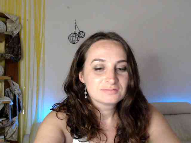 Modella: UWillMarryMyAss