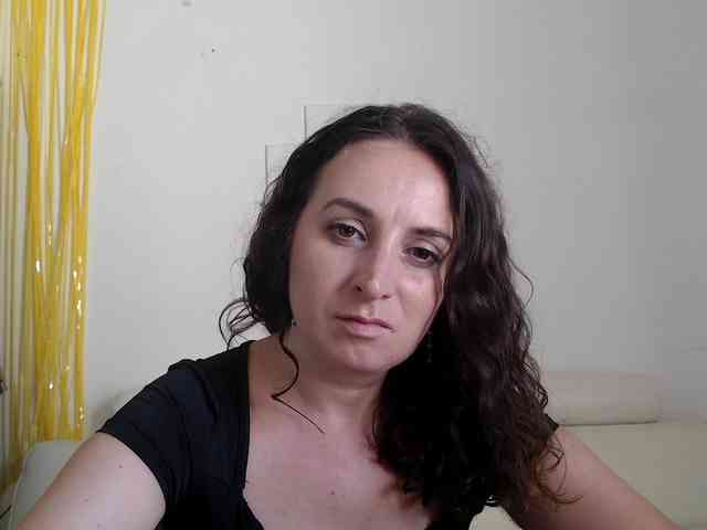Modella: UWillMarryMyAss