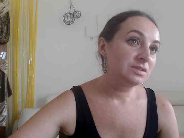 Modella: UWillMarryMyAss
