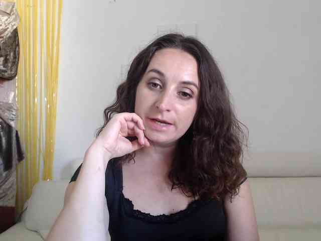 Modella: UWillMarryMyAss