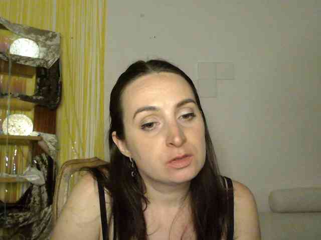 Modella: UWillMarryMyAss