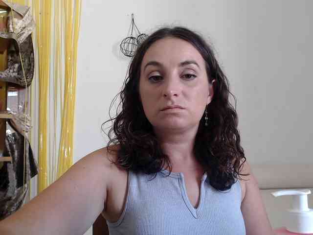 Modella: UWillMarryMyAss