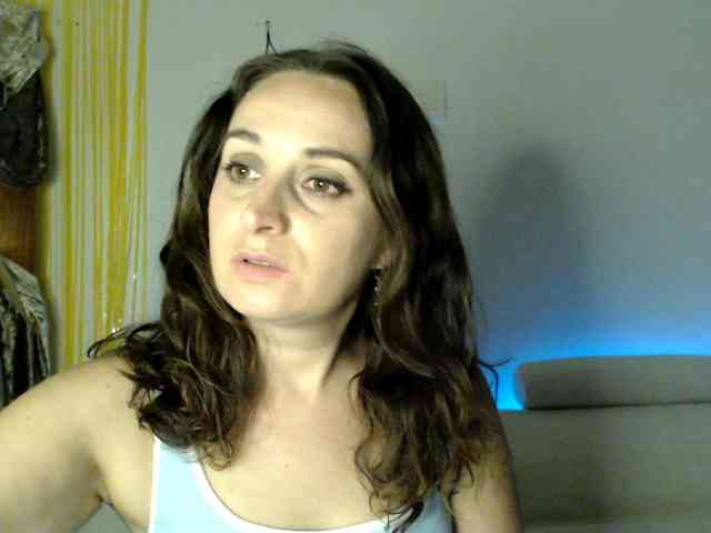 Modella: UWillMarryMyAss