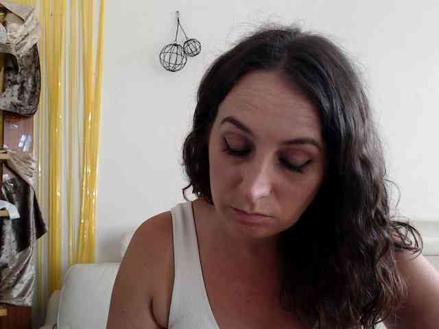 Modella: UWillMarryMyAss