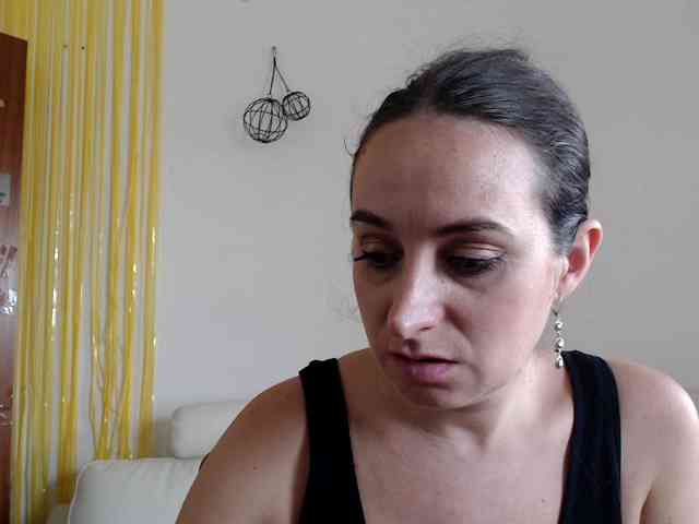 Modella: UWillMarryMyAss