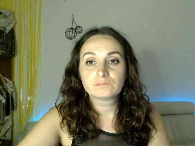 Modella: UWillMarryMyAss
