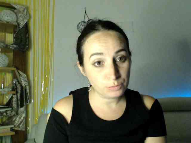 Modella: UWillMarryMyAss
