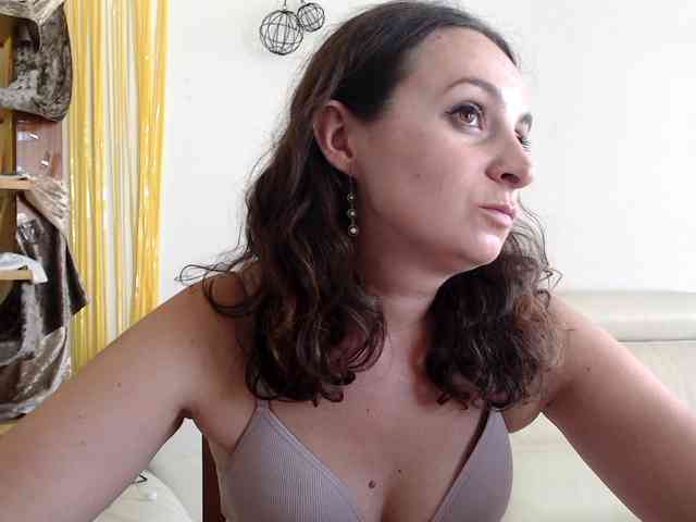 Modella: UWillMarryMyAss