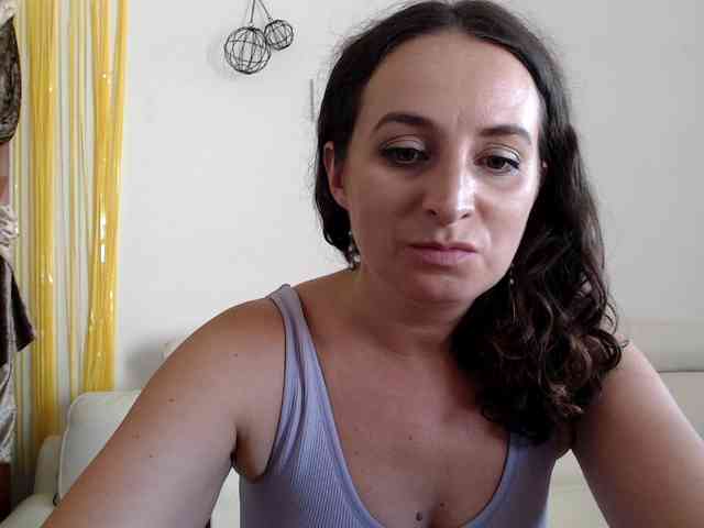Modella: UWillMarryMyAss