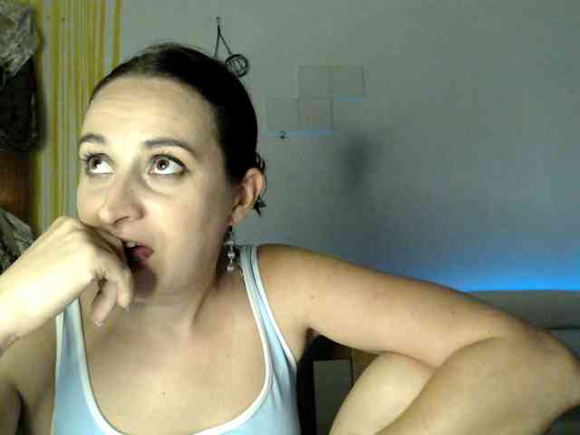 Modella: UWillMarryMyAss