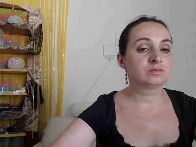Modella: UWillMarryMyAss