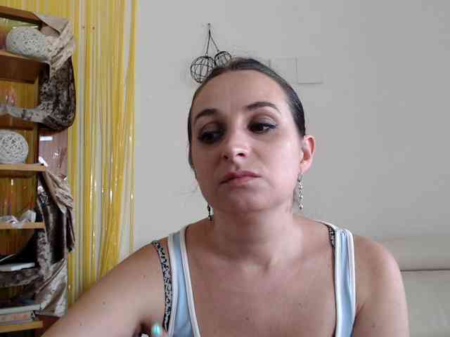 Modella: UWillMarryMyAss