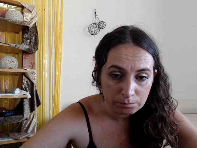 Modella: UWillMarryMyAss