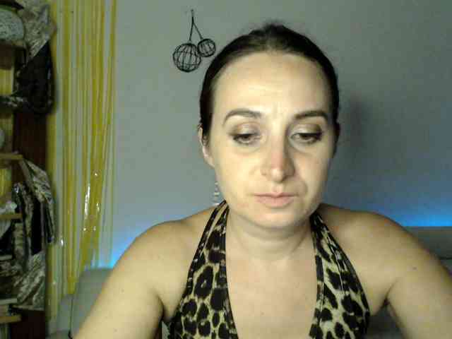 Modella: UWillMarryMyAss