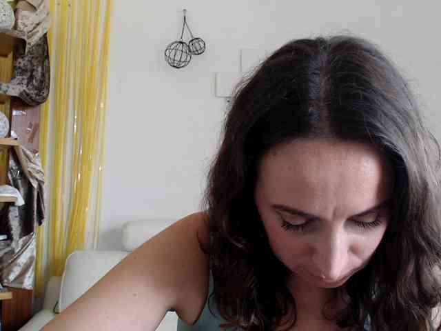 Modella: UWillMarryMyAss