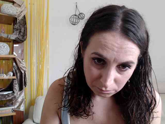 Modella: UWillMarryMyAss
