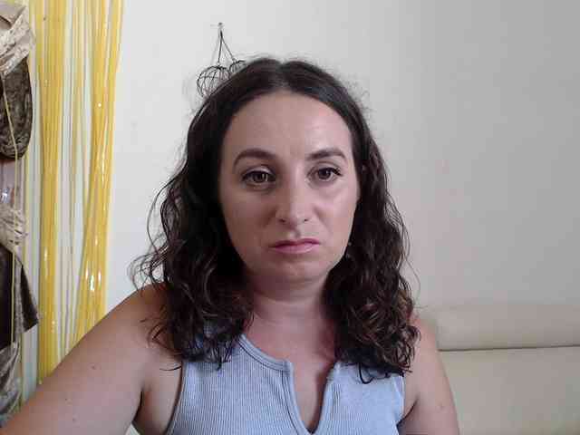 Modella: UWillMarryMyAss