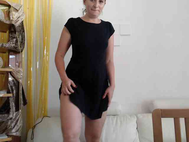 Modella: UWillMarryMyAss