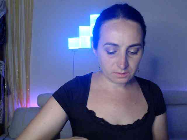 Modella: UWillMarryMyAss